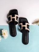 Black color option, Currently selected