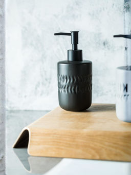 UMAI - Black Liquid Soap Sanitizer Shampoo Dispenser