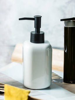 UMAI - White Liquid Soap Sanitizer Shampoo Dispenser