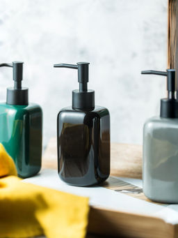 UMAI - Black Liquid Soap Sanitizer Shampoo Dispenser