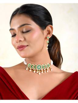 Prestones - Green Zohra Emerald Pearl Choker with Earrings
