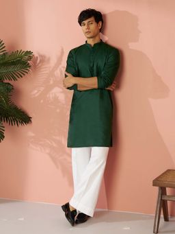 Vastramay - Men Bottle Green Silk Blend Solid Kurta with Wide Leg Pant