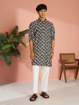 Vastramay - Men Black Cotton Geometric Printed Kurta with White Pyjama