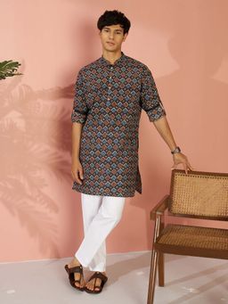 Vastramay - Men Black Cotton Geometric Printed Kurta with Pyjama