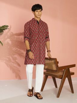Vastramay - Men Maroon Cotton Paisley Printed Kurta with Pyjama