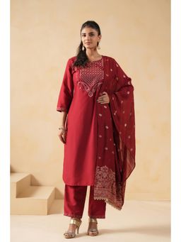 SAVI - Red Silk Blend Embroidered Kurta and Pant With Dupatta