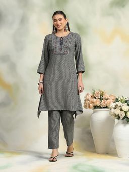Nayam by lakshita - Printed Straight Kurta and Pant