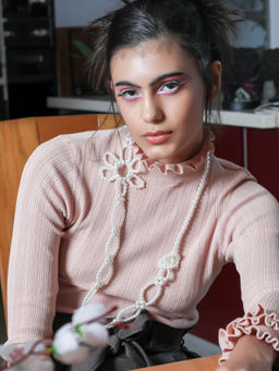 Odette - Gorgeous White Structured Bow-Shaped Necklace