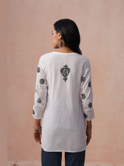 House of Chikankari - HOC Women White Cotton Chikankari Short Kurti