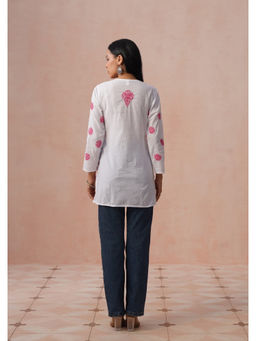 House of Chikankari - HOC Women White Cotton Chikankari Short Kurti