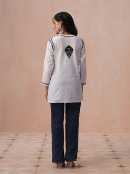House of Chikankari - HOC Women White Cotton Chikankari Short Kurti