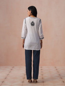 House of Chikankari - HOC Women White Cotton Chikankari Short Kurti