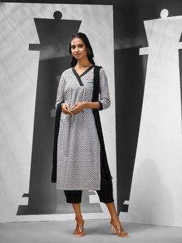 CHARUKRITI - White & Black Chevron Printed Cotton Kurta with Salwar & Dupatta (Set of 3)