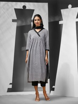 CHARUKRITI - White & Black Geometric Printed Cotton Kurta with Salwar & Dupatta (Set of 3)