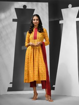 CHARUKRITI - Yellow Cotton Printed Kurta with Pant & Dupatta (Set of 3)
