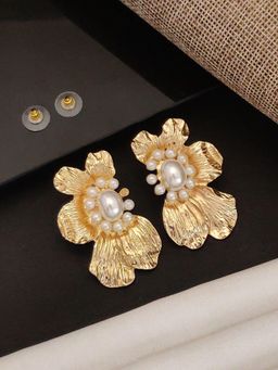 Abdesigns - Elegant Gold Plated Stud Earrings White