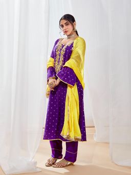 Vastramay - Women Purple Jacquard with Embroidered Kurta with Pant & Dupatta (Set of 3)