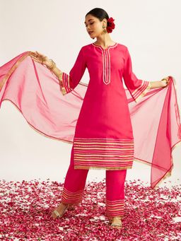 Vastramay - Women Pink Solid Lace Detailing Kurta with Pant & Dupatta (Set of 3)