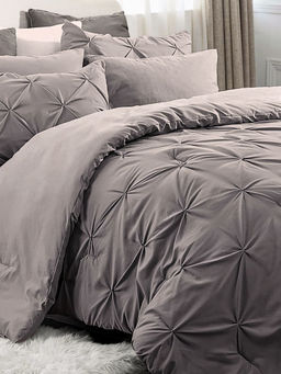 the White Moss - Grey Marquis Luxurious Pinch Pleated Winter Comforter with Pillow Covers (Single)