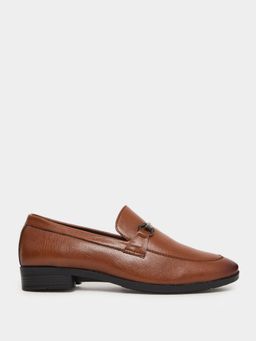 Styli - Men Solid Metal Detailed Slip On Round Toe Formal Loafers - Tan