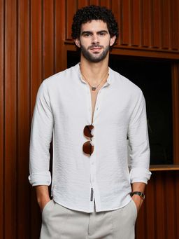 Campus Sutra - Men White Breezy Mandarin Shirt
