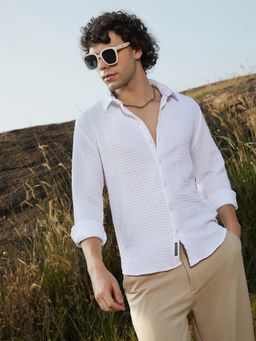 Campus Sutra - Men White Ellipse-Lined Shirt