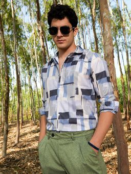 Campus Sutra - Men Icy Blue Cubic-Overlap Shirt