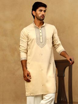 Jompers - Men Silk Cream Blend Embroidered Kurta