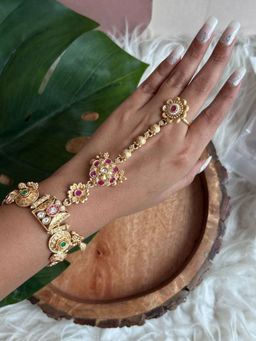 I Jewels - Gold-Plated Kundan Studded And Beaded Hathphool Bracelet With Ring
