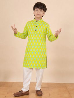 StyloBug - Boys Print Stand Collar A-Line Ethnic Wear Kurta with Pyjama - Green