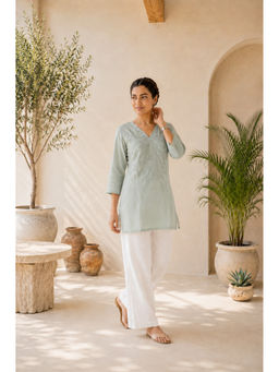 HOUSE OF JAMOTI - Women Green Chanderi V-Neck Kurti