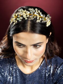 Niscka - White Floral Design Pearl Hair Band