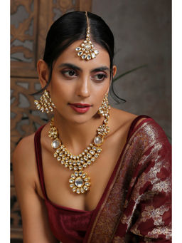 SWABHIMANN - Nehara White Plated Kundan Necklace Set