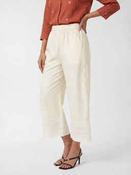 max - Women Off White Embroidered Straight Pant