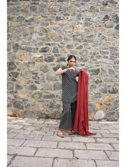 Hasttvam - Veera Kurta with Pant and Dupatta (Set of 3)