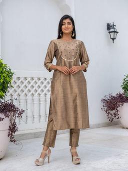 Jaipur Kurti - A Straight Embroidered Silk Kurta With Pant (Set of 2)