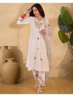 Gahan - Off White Silk Blend Thread Work Embroidered Floral Print Kurta with Pant & Dupatta