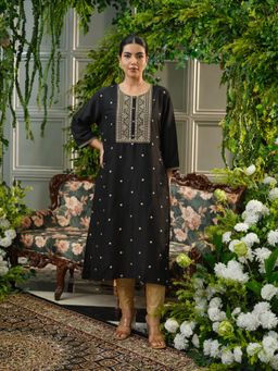 Gahan - Black Round Neck Embroidered Straight Kurta