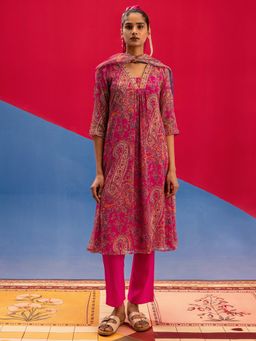 Libas - Pink Chiffon Kurta With Pant & Dupatta