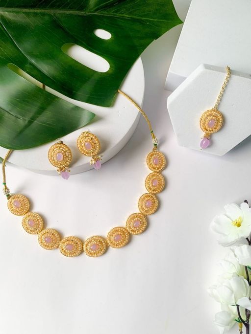 Gold Necklace Set With Pendant Maang Tikka Off White Alloy