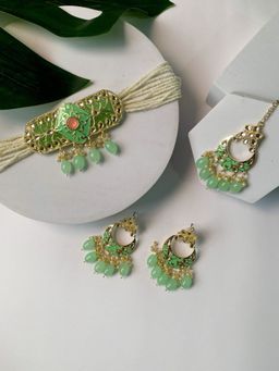 I Jewels - Gold Plated Polki Kundan Choker Necklace with Earrings, Maangtikka for Women (ML333Min)