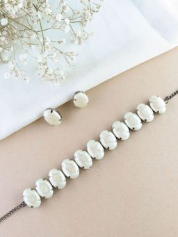 I Jewels - Glamorous Fashionable Eye-Catching Cream Beaded Choker and Earrings Set for Women (ML318Cr)