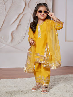 Vastramay - Yellow Lace Detailing Kurta with Pant & Dupatta (Set of 3)