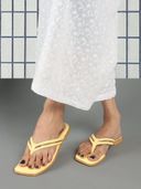Yellow color option, Currently selected