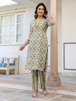 Janasya - Women's Olive Pure Cotton Floral Printed Straight Kurta & Pant (Set of 2)