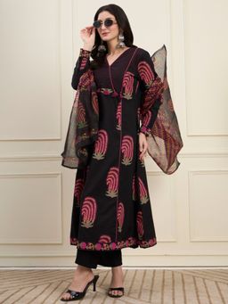 Yufta - Women's Black Cotton Flare Kantha Work Kurta With Pant & Dupatta