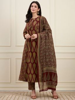 Yufta - Women's Maroon Cotton Kalidaar Style Kurta With Pant & Dupatta