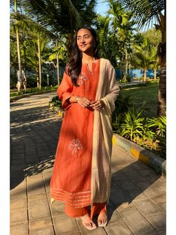 HERITAGE - Women's Rust Chanderi Embroidered Kurta With Pant & Dupatta