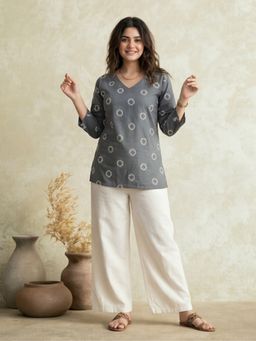 Jaipur Kurti - Women's V-Neck Printed Straight Cotton Short Kurti