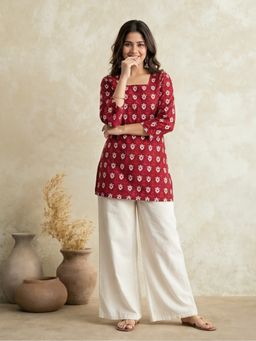 Jaipur Kurti - Women's V-Neck Printed Straight Cotton Short Kurti